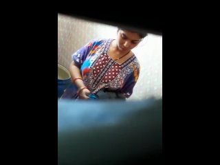 Bhabhi ko Nangi dekh na ta bathroom mein camera laga Diya 🤭😍😍😉😘 #desiporn #bigboobs #boobs