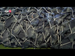 Волонтеры Донецка изготавливают камуфляжные сети под стать погоде