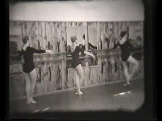 Занятие балетной студии в Кирово-Чепецком районном Доме пионеров. к. 1970-х гг.