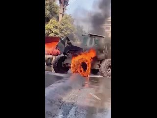 Разбор горящего шлака и горение покрышек у строительной техники являются серьезными проблемами с экологической и... (видео)