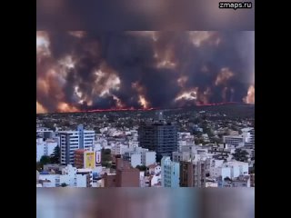 А это кадры из Аргентины — масштабный пожар недалеко от города Вилья-Карлос-Пас вспыхнул, как пишут