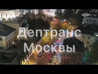 Новости. Момент наезда иномарки на пешеходов в Москве сняла камера