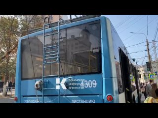 На проспекте Кирова в Симферополе встали троллейбусы. Как сообщает корреспондент “Крымской газеты“, нет напряжения в контактной