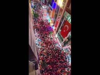 А в Измире уже начали праздновать столетие Турецкой республики