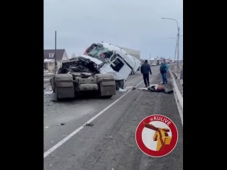 ❗️Публикуем видео с места жуткой аварии, где столкнулись два грузовика

Напоминаем, движение на участке Екатеринбург — Шадринск 