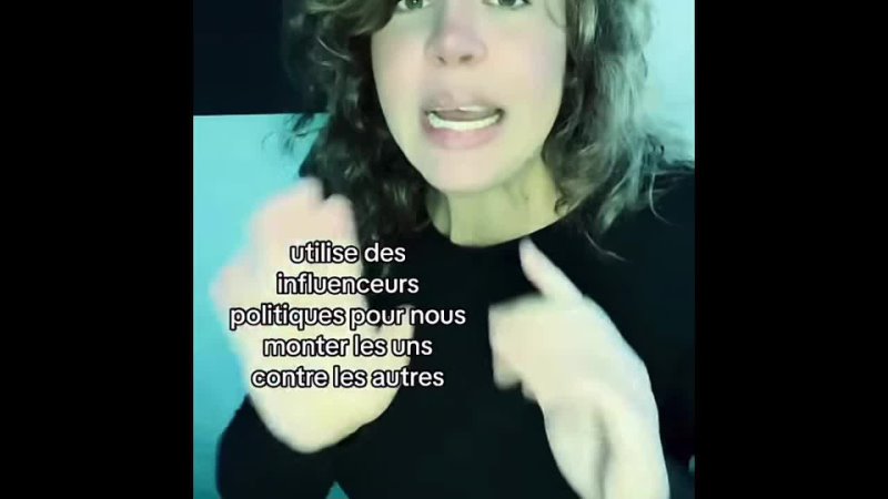 Rebecca Jeune femme qui prévient la bagarre entre les