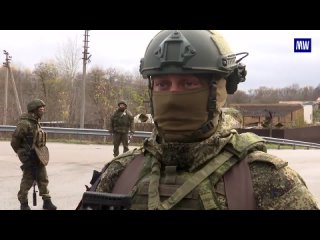 Soldiers of the military police ensure the safety of vehicle