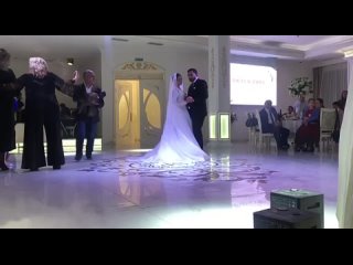 Тяжёлый дым на первый танец на свадьбе Вюсал и Заира
