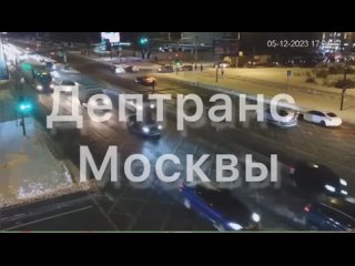 Водитель такси пострадал при взрыве авто в Москве