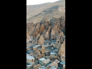 Кандован — необыкновенная высеченная в скалах древняя деревня в провинции Восточный Азербайджан, недалеко от города Тебриз, Иран