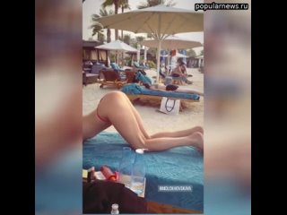 Слишком горячо: Самбурскую сняли в призывной позе на пляже  36-летняя Настасья Самбурская показала к