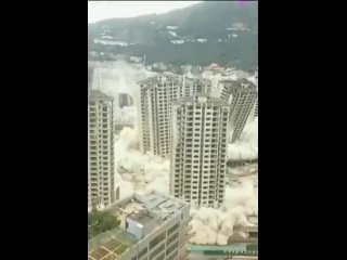 Вот это снос сразу нескольких аварийных домов
Это в Китае (видео)