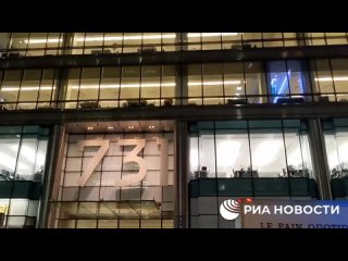 Штаб-квартира Bloomberg в Нью-Йорке впервые с начала СВО сменила неоновое изображение украинского флага на крыше - теперь там цв