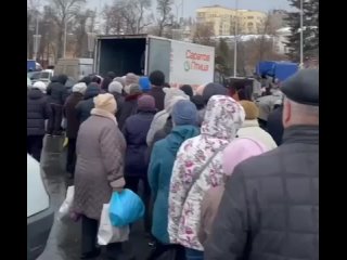 Удар по яйцам в Саратове: на площади города выстроились огромные очереди за яйцами по 78 рублей за десяток.

За последнюю неделю