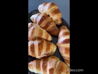 Агата Муцениеце предстала без волос и с откровенным декольте, не скрыв прелести — ошеломительный вид (видео)
