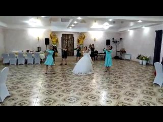 танец подружек и невесты