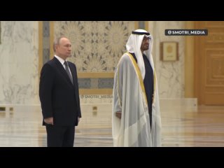 Оркестр в ОАЭ играет российский гимн в президентском дворце Каср Аль-Ватан