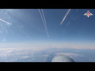 🇷🇺Cazas Su-27 rusos interceptan a un avión RC-135 y dos cazas Typhoon británicos sobre el mar Negro