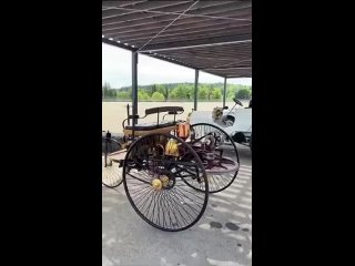 Benz Patent-Motorwagen  был построен и запатентован в 1886 году