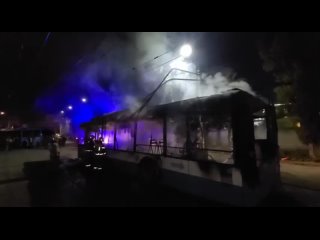 Пожар в симферопольском троллейбусном парке тушили полчаса