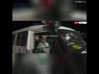 Две освобожденные ХАМАС россиянки в автомобилях Красного Креста едут к КПП Керем Шалом