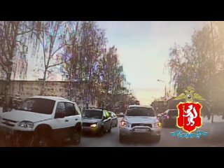 В Екатеринбурге полицейские помогли беременной женщине быстро добраться до роддома.