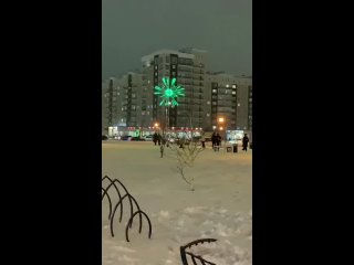 Cветодиодные фейерверки на аллее напротив ТЦ “Сити-Молл“