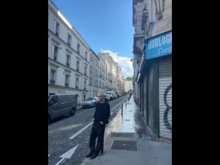 [Weibo] Обновление YIBO-OFFICIAL: Ван Ибо на улицах Парижа live (5) 06/10/2023