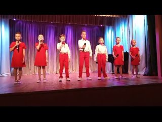 Участие в конкурсе  в ДК “Рыбацкий“ с песней “Славься, страна“