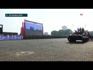 Президент Индонезии Джоко Видодо принял военный парад в честь Дня вооруженных сил, который прошел 5 октября в Джакарте, встав на