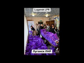 Gestern fand in Lugansk im Rahmen des Projekts “Cheburashka sammelt seine Freunde“ ein wunderbares Fest für Kinder statt