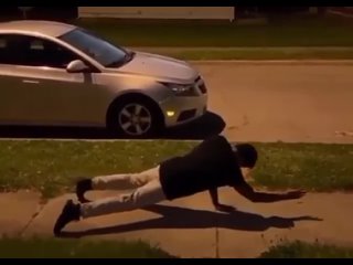 Полное переднее сальто из положения планки – это действительно впечатляющее физическое упражнение, требующее отличной... (видео)