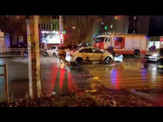 В Екатеринбурге напротив остановки Менделеева произошло лобовое ДТП

Пострадали такси и белый джип.