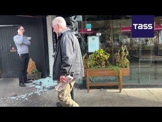 Des vandales ont brisé les vitres d’un restaurant casher du nord de Londres et ont volé l’argent de la caisse sur fond d’aggrava