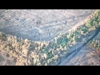 🇷🇺 ️🇺🇦 Imágenes de un dron ucraniano de un ataque ruso en el flanco sur de Avdeevka (SE de Severnoe)