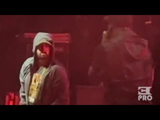 Неожиданный выход Eminem на сцену к 50 Cent (Detroit, )