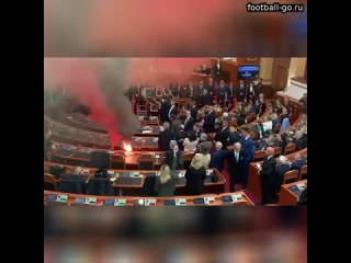 Обстановка в албанском парламенте по-прежнему в разы бодрее, чем на российских стадионах  Вчера, нап