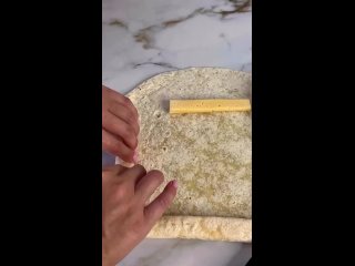 Пицца на лаваше с сырным бортиком🔥
Начинка может быть самой разнообразной :) (видео)
