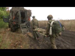 Военные медики ЗВО оказывают помощь раненым военнослужащим на Купянском направлении