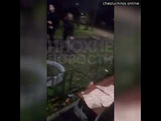 В Ленобласти парень избил школьницу, которая мешала выпивать компании на детской площадке   На кадра