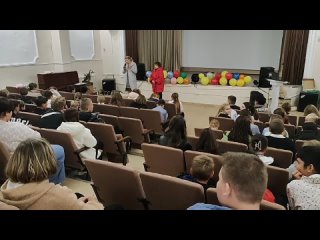 Врач Юлия Александровна Мамбедиева отвечает на вопросы учащихся школы №12