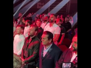 🇷🇺🇦🇪🇮🇪El famoso boxeador irlandés Conor McGregor escuchó el himno ruso en un torneo de boxeo en los Emiratos Árabes Unidos y apl