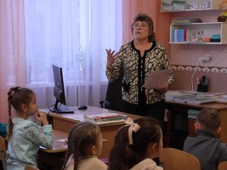 В Комсомольской школе № 1 прошли классные часы «Разговоры о важном», тема «О взаимоотношениях в семье»