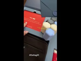 Многие часто летающие пассажиры получили подарочную коробку от американской авиакомпании Delta Airlines, в которую входит один р