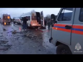 Страшное ДТП с участием микроавтобуса и легковушки произошло в Ростовской области, четверо погибли, еще 14 пострадали