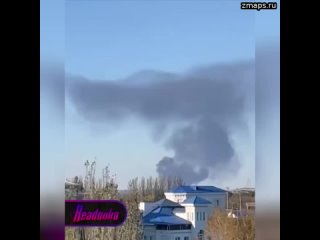 Над Авдеевкой поднимается огромный столб черного дыма — русская армия ударила по коксохимическому за