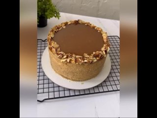 Карамельная Девочка 🔥 Вкуснющий торт, который просто приготовить! 😋❤ | Видео от Делай торты! (рецепты, мастер-классы)