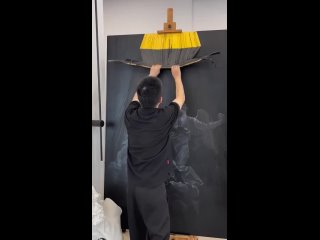 В центре картины находится фигура, выполненная в черном цвете, что подчеркивает грацию и элегантность.  Эффект огня на... (видео)