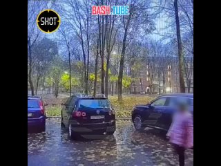 🇷🇺 На видео - маньяк из Подольска ведёт 11-летнюю школьницу к зданию заброшенной больницы, где позже он надругается над ней