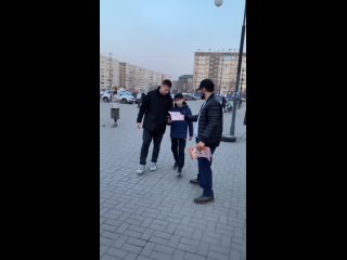 Красноярский блогер, который вёл себя вызывающе и выставлял славянских женщин шлюхами -  успешно обосрался. Спешите видеть.